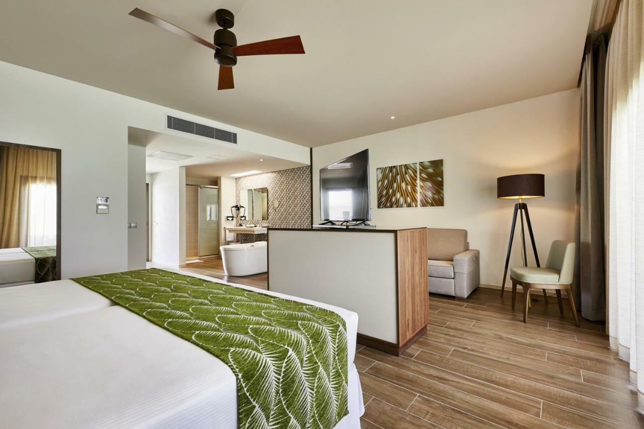 Hotel Riu Atoll
