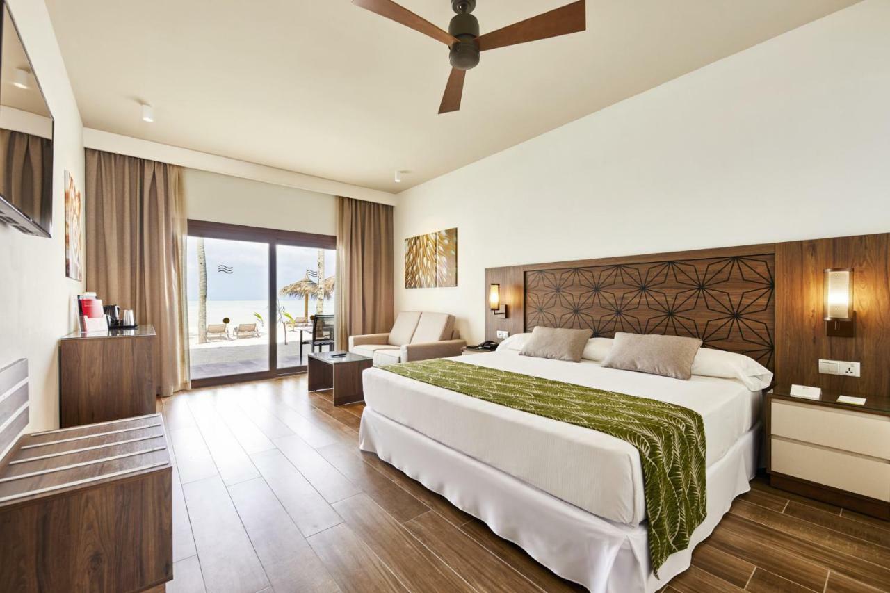 Hotel Riu Atoll